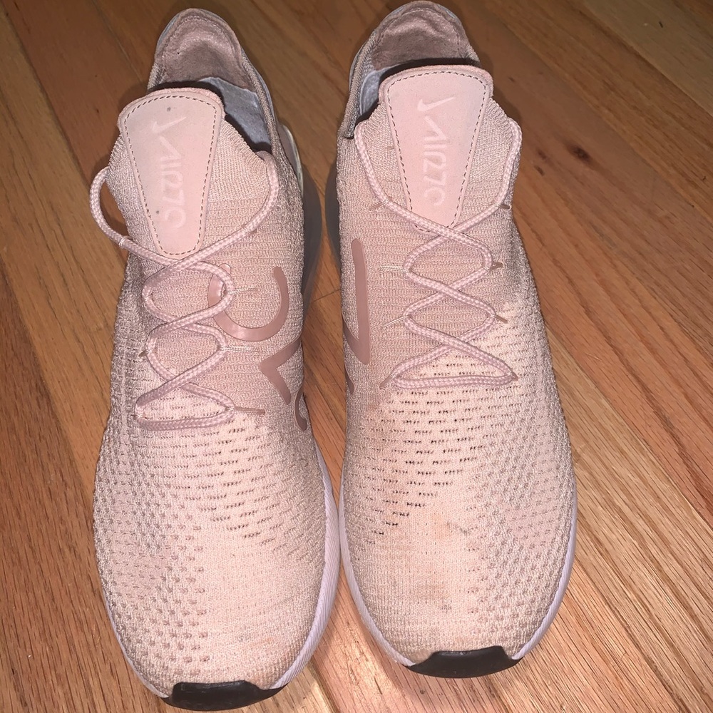 Nike Women’s Air Max 270 casual in blush pink